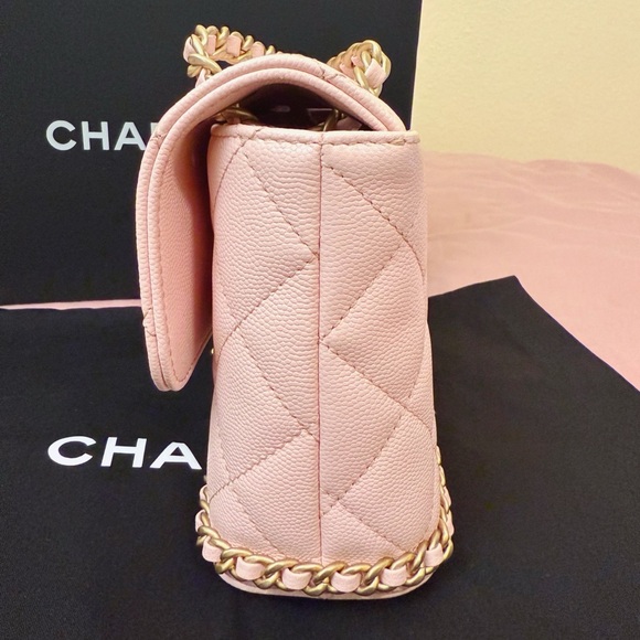 Chanel Small Flap Bag 23k Light Coral Pink Caviar Camellia Motif Chain Detailing - Picture 4 of 16